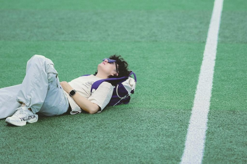 Neuf plans illustrés pour intégrer sport et améliorer le sommeil