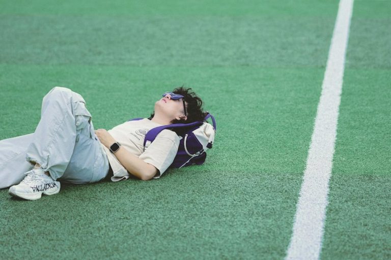 Neuf plans illustrés pour intégrer sport et améliorer le sommeil
