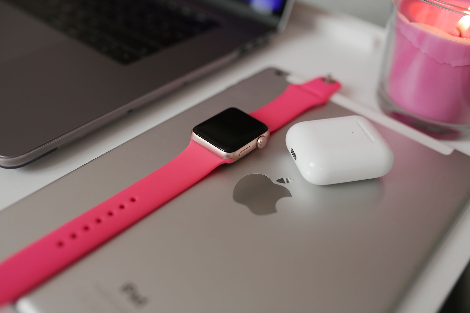 Fitbit ou Apple Watch : quel suivi d'activité choisir ?